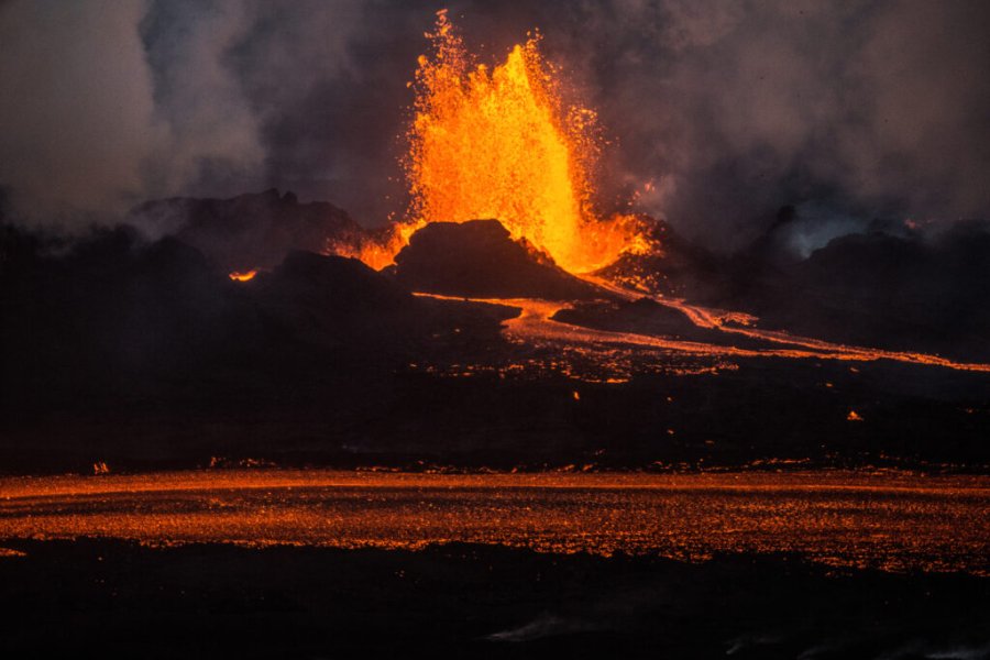 ¿Dónde se pueden ver volcanes en erupción? Los 13 mejores destinos en 2025