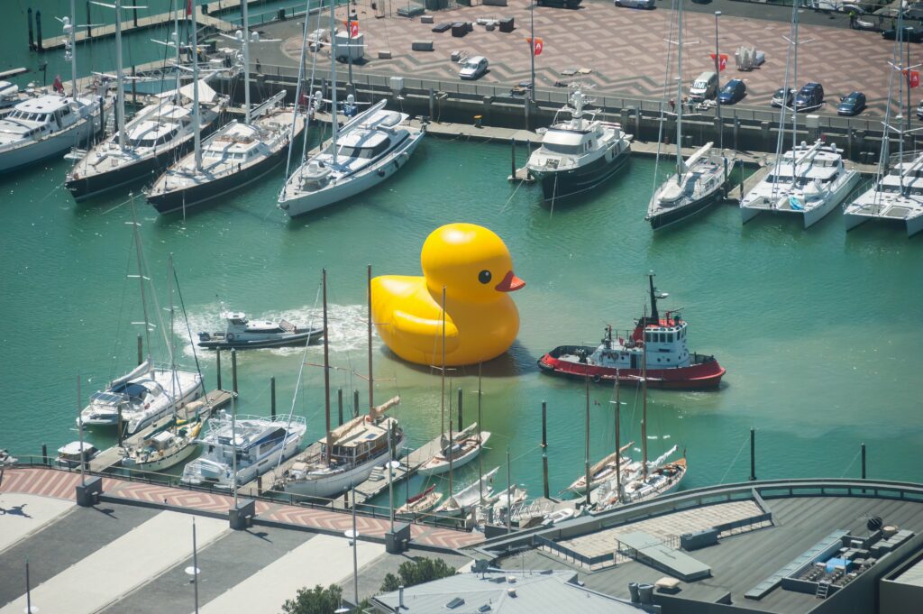 Rubber Duck par Florentjin Hofman sur Viaduct Harbour