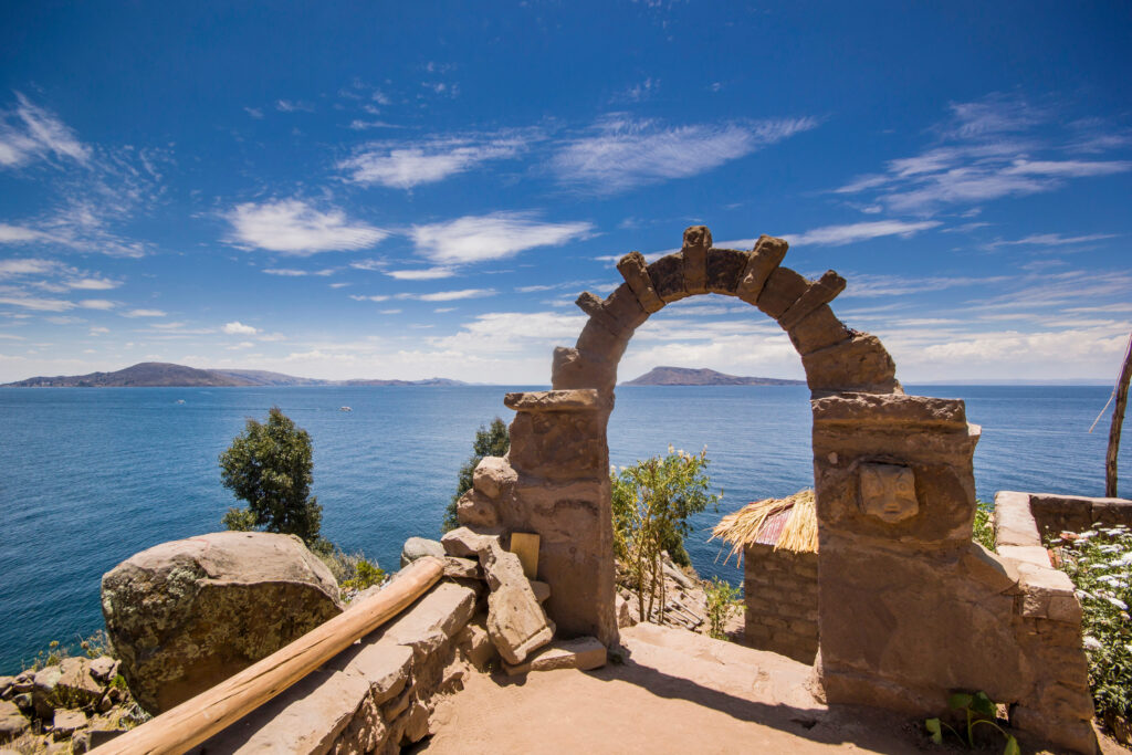Arche au dessus du lac de Titicaca