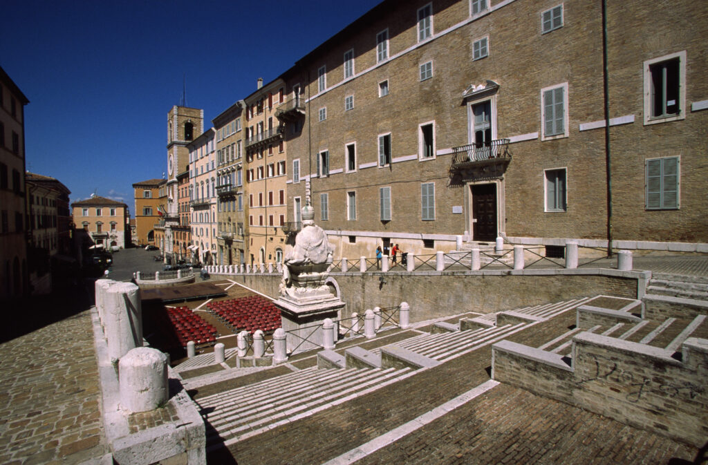 Piazza de Plebiscito, Ancône
