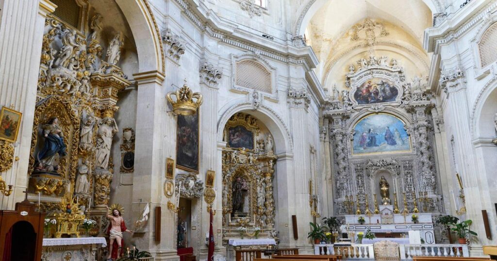 Intérieur de l'église Sainte-Claire