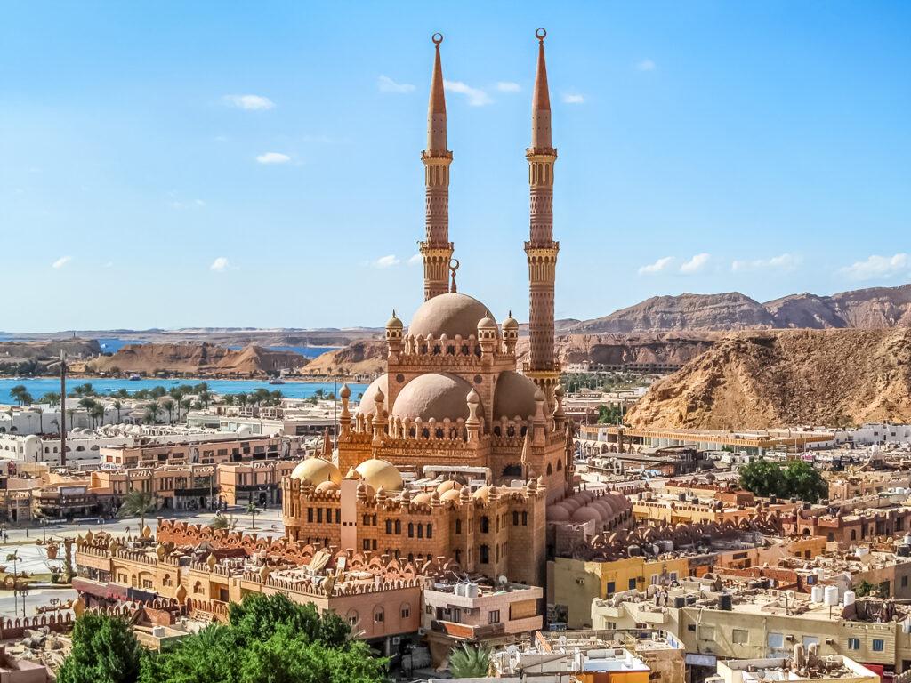 Vue sur le Old Market et la mosquée Al Sahaba à Charm El Sheikh