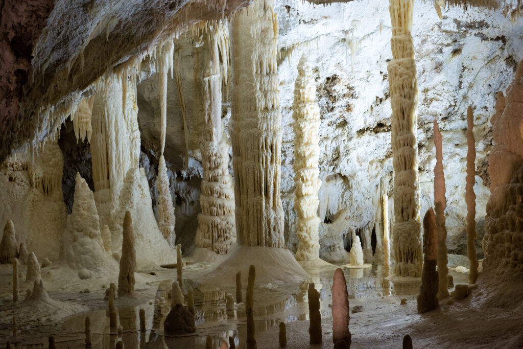 Que faire dans la région des Marches ? Voir les grottes de Frasassi
