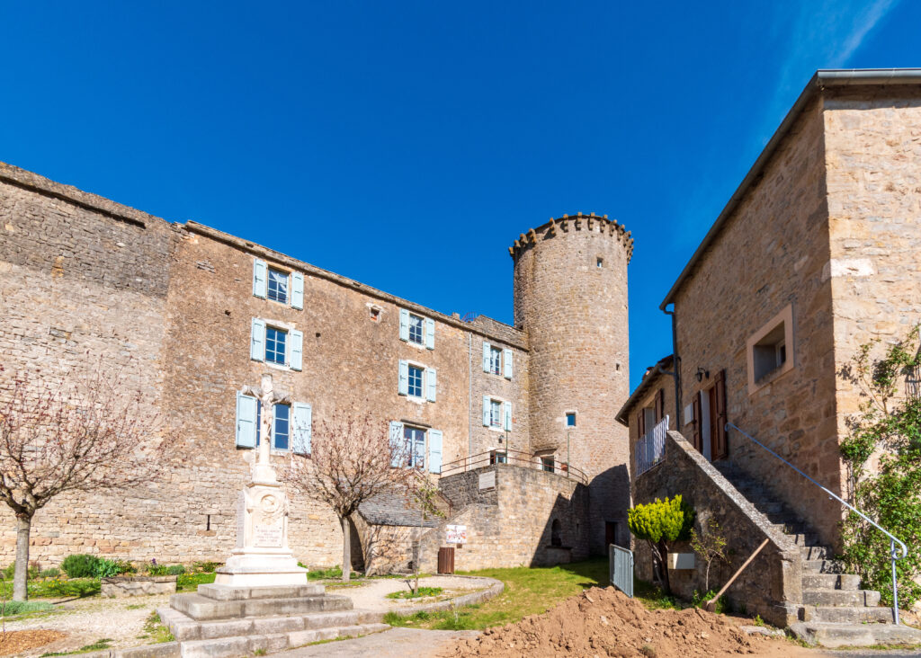 Le village de Sainte-Eulalie-de-Cernon en Aveyron, France
