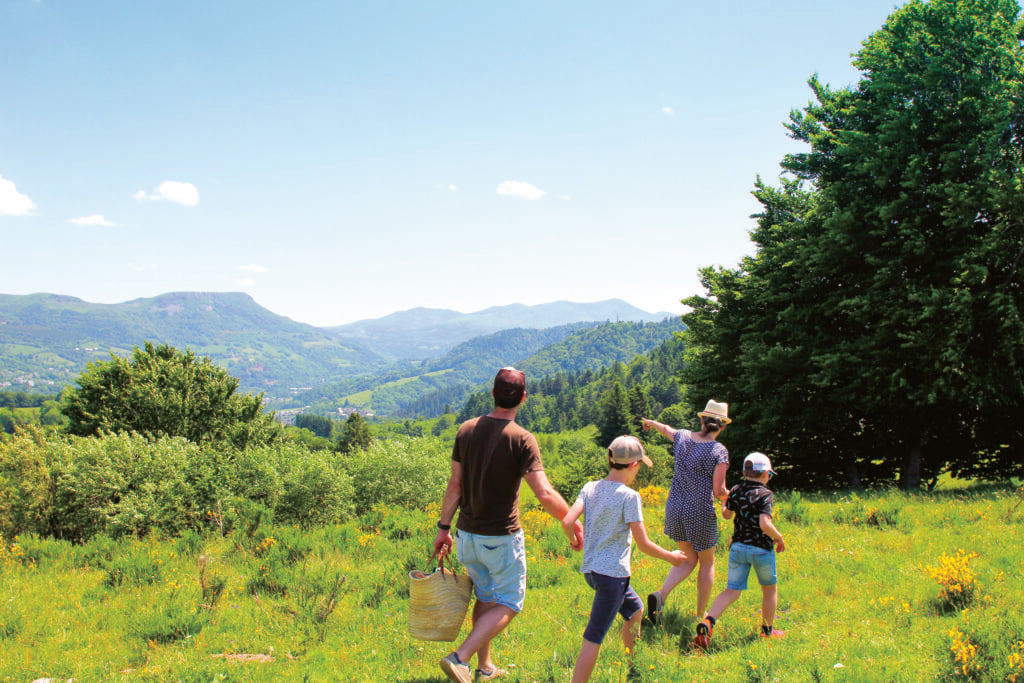 Balade en famille au plateau de Charlannes.