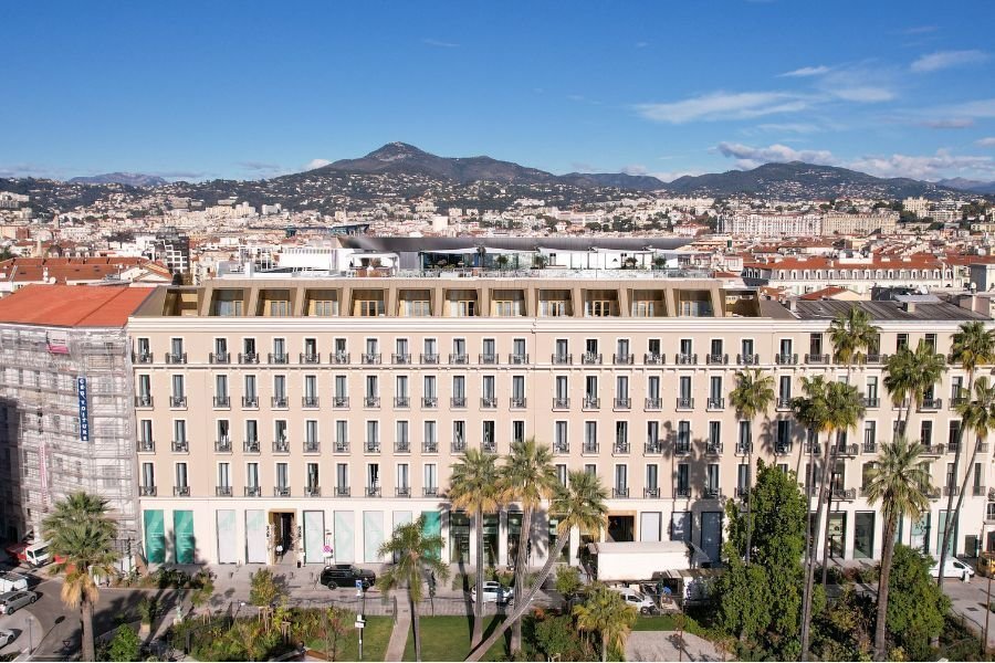 La façade de l'hôtel Le Victoria Maison Albar