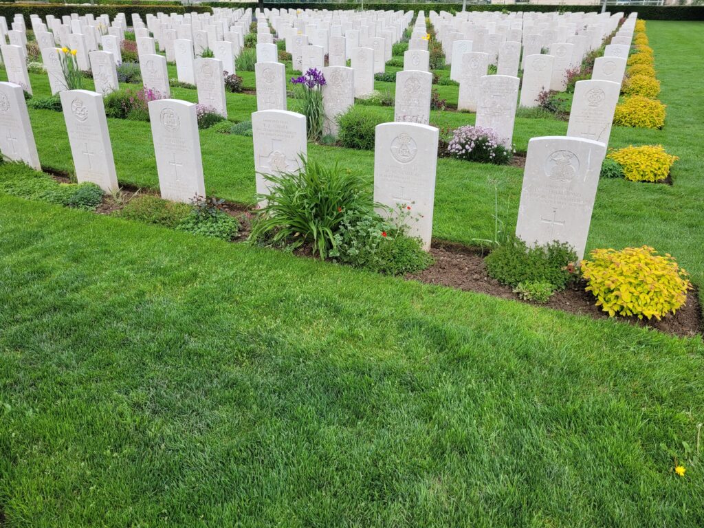 Que faire à Bayeux ? Aller au cimetière militaire anglais