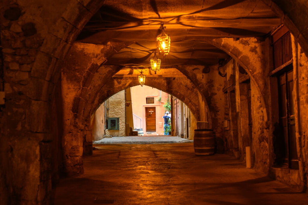 Que visiter à Villefranche-sur-Mer ? Explorer la rue Obscure