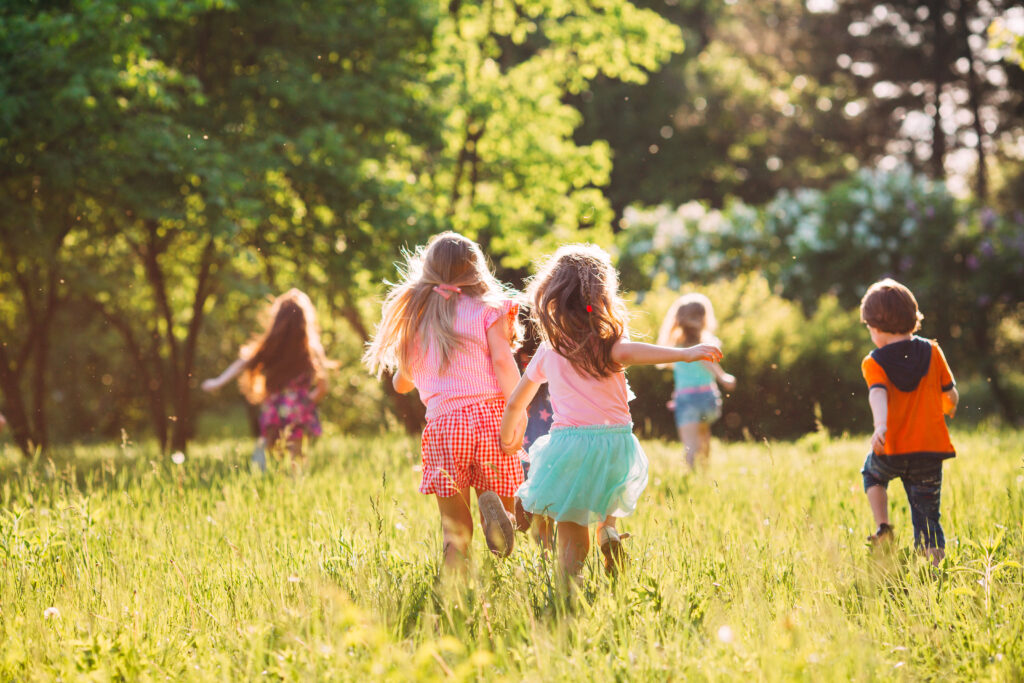 Enfants dans un parc