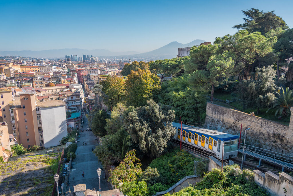 Vue sur le funiculaire de Naples