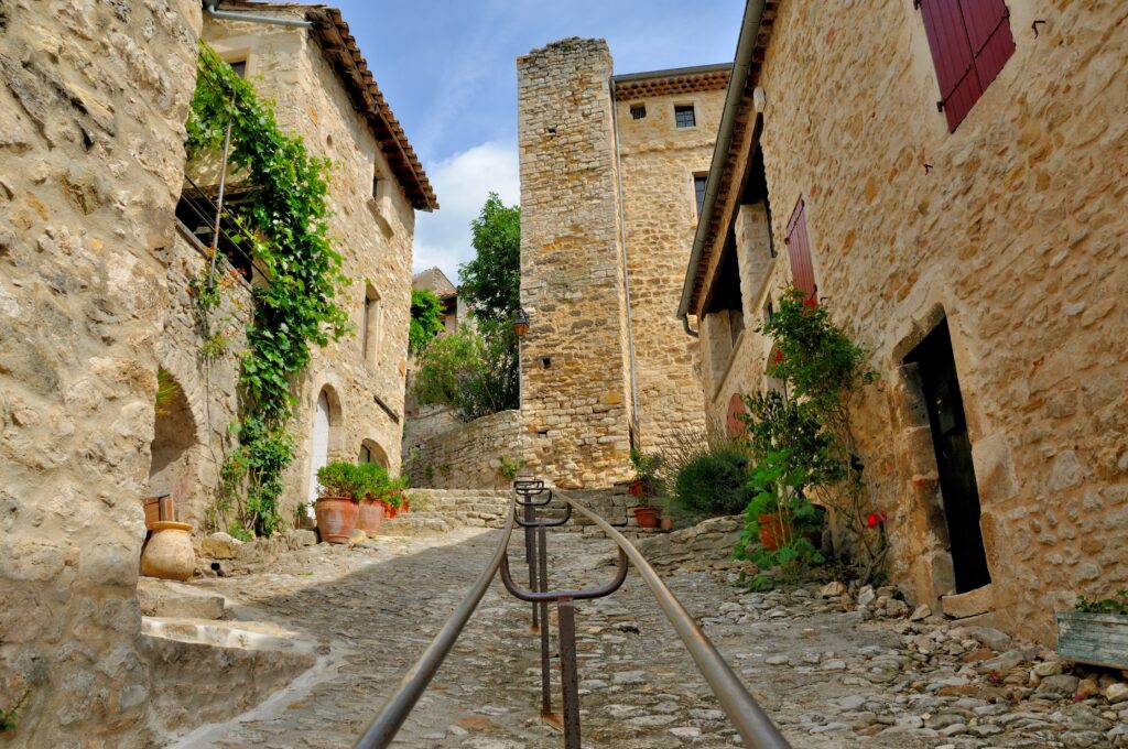 Ruelle à Le Poët-Laval, un des plus beaux villages de la Drôme
