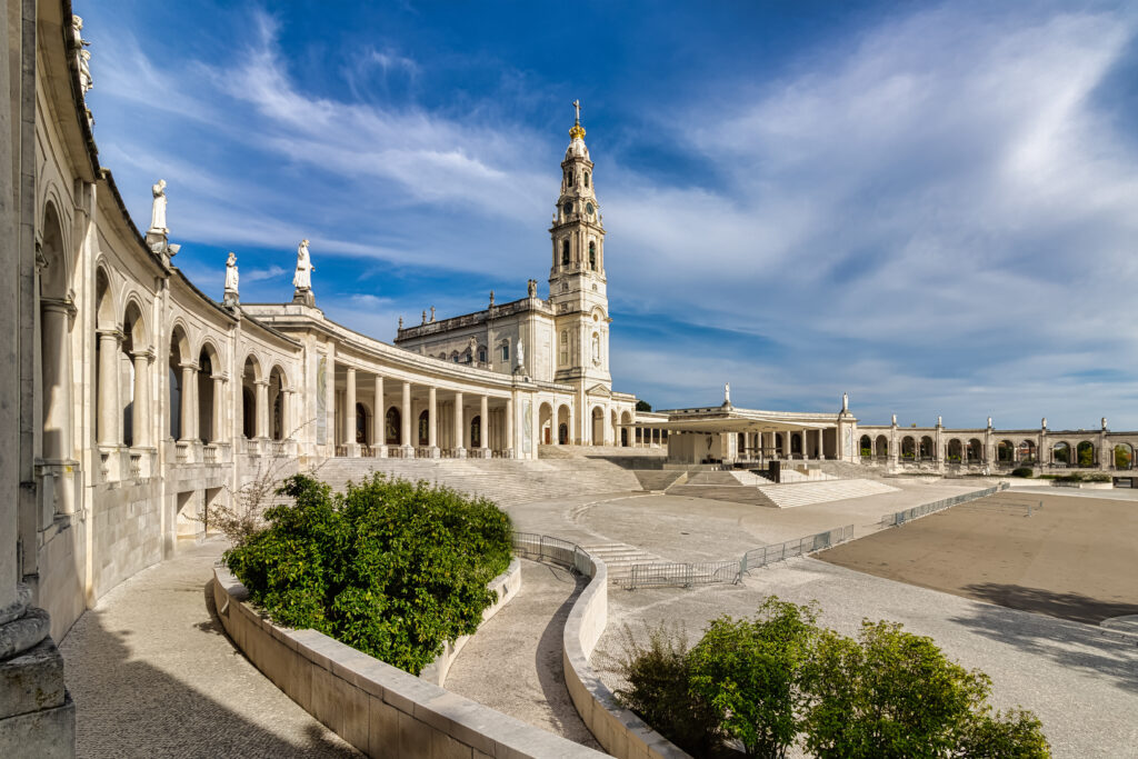 Le Sanctuaire de Fátima, cœur spirituel de la ville