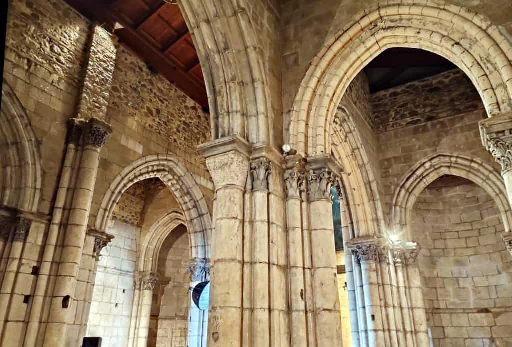 Intérieur de l'église Santa Maria degli Alemanni