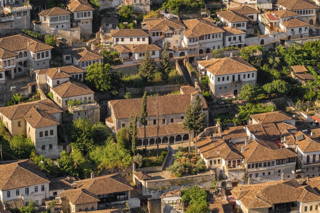 Vue sur les maisons traditionnelles de Berat - Albanie
