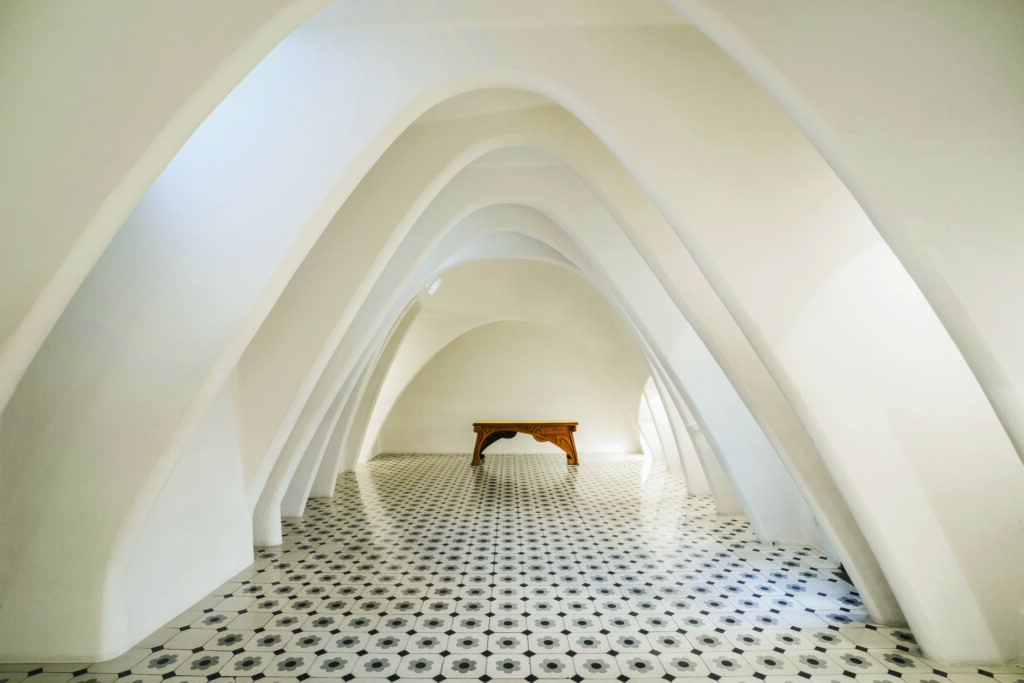 Une des pièces de la Casa Batlló appelée « ventre du dragon ».