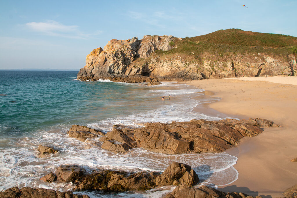 Plage de Pors-Péron, parmi les plages secrètes préservées du surtourisme en Bretagne
