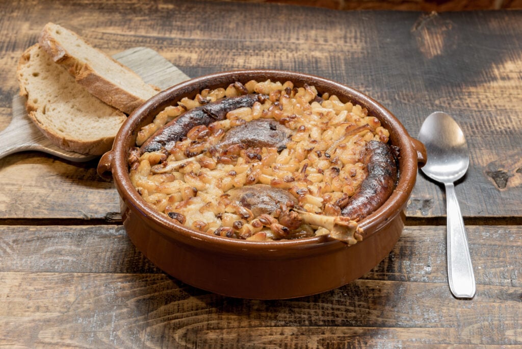 Le cassoulet, spécialité typique française - spécialités culinaires à goûter dans le Sud-Ouest