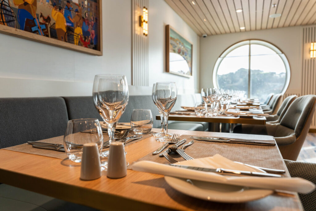Le littoral Restaurant à bord du Saint-Malo.