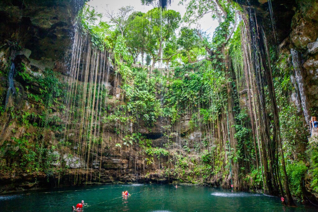 Cénote Chichen itza, une partie d'une des merveilles du monde dans le Yucatan, Mexique