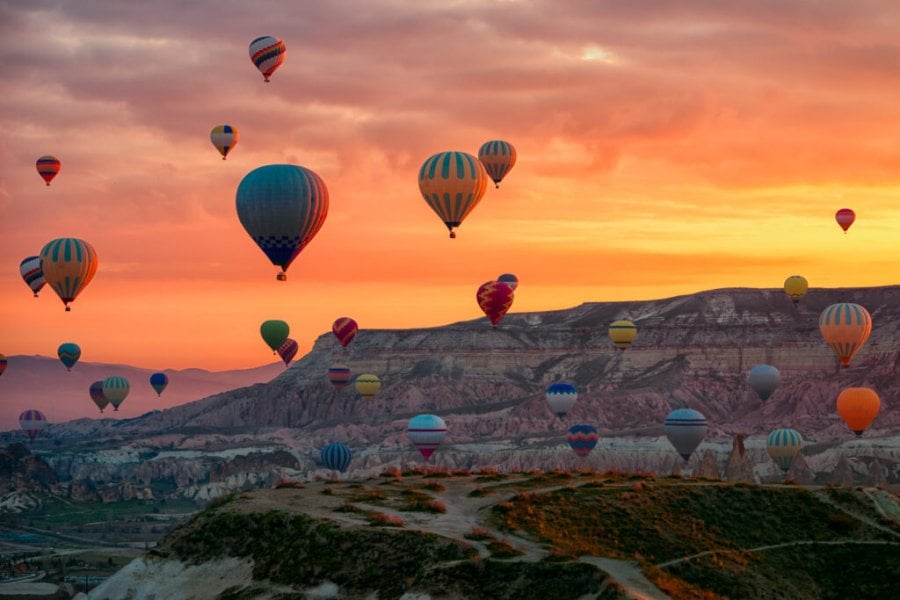 Faire de la montgolfière en Cappadoce : tarifs et informations à connaître en 2025