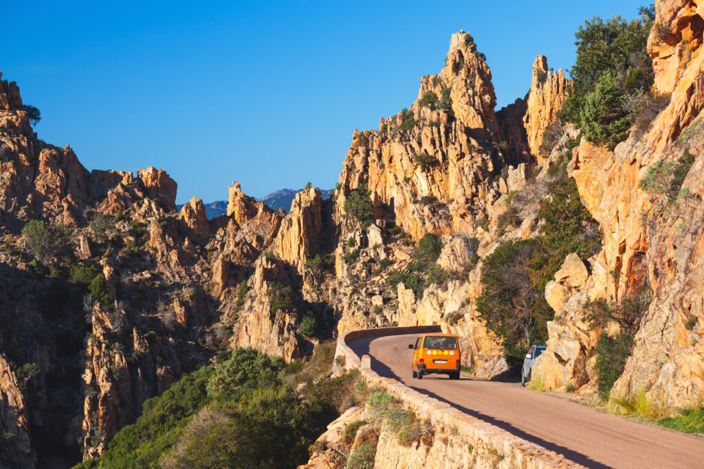 Visiter les calanques de Piana en voiture