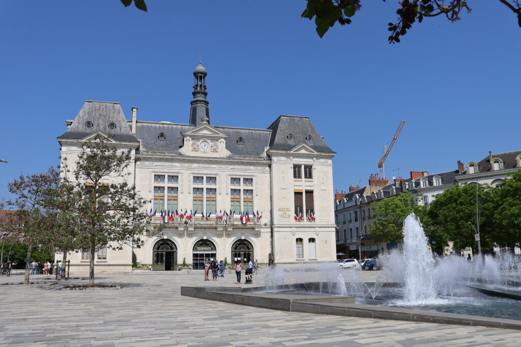 La mairie, vue de l'extérieur, ville de Montluçon