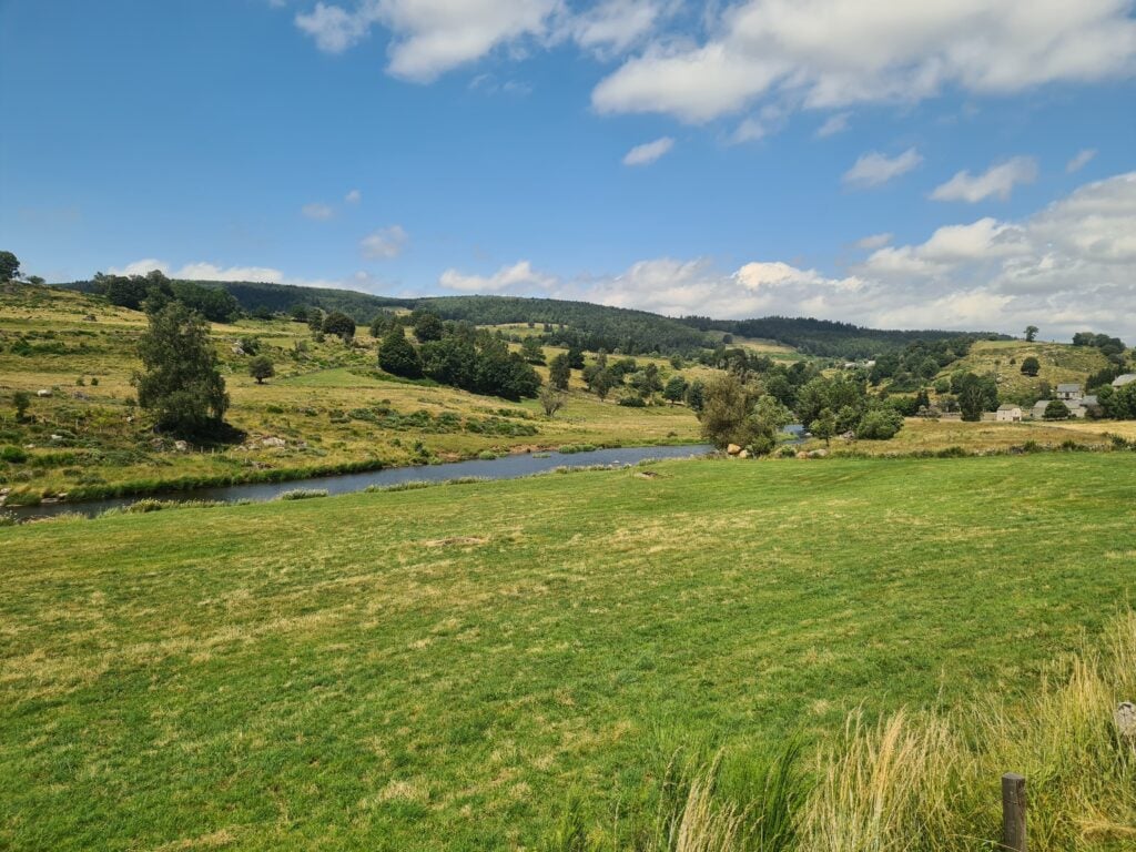 Paysage de l'Aubrac au printemps près de Saint-Urcize