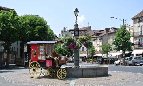 Maurs, "la Petite Nice du Cantal"