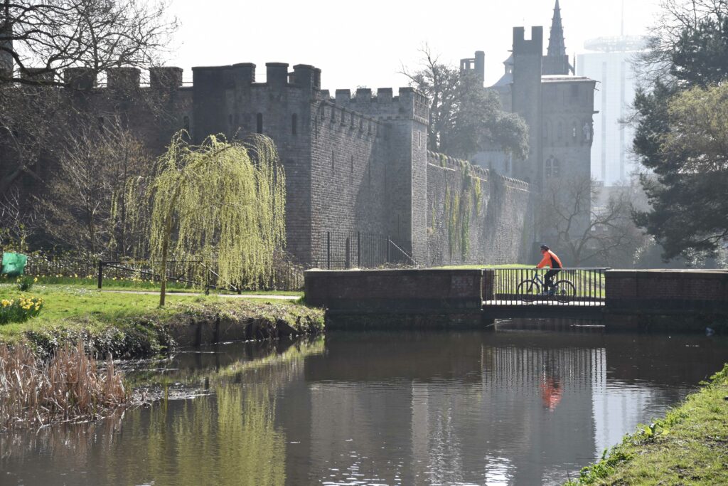 Vue du Château de Cardiff depuis Bute Park