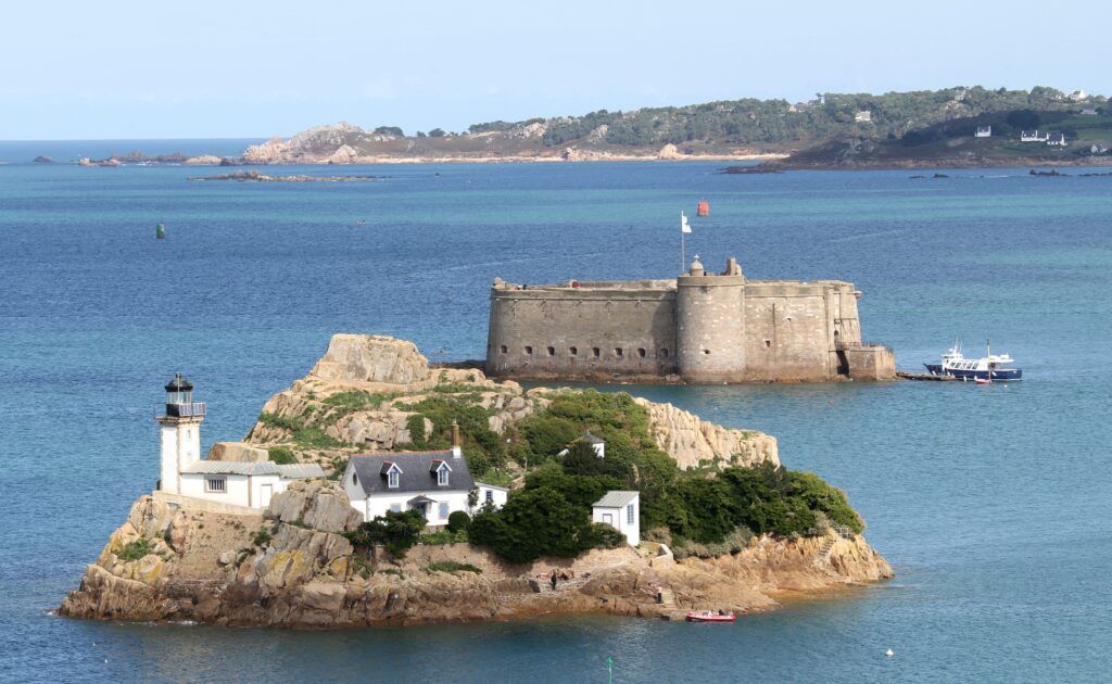 L'île Louët et le château du taureau en baie de Morlaix 