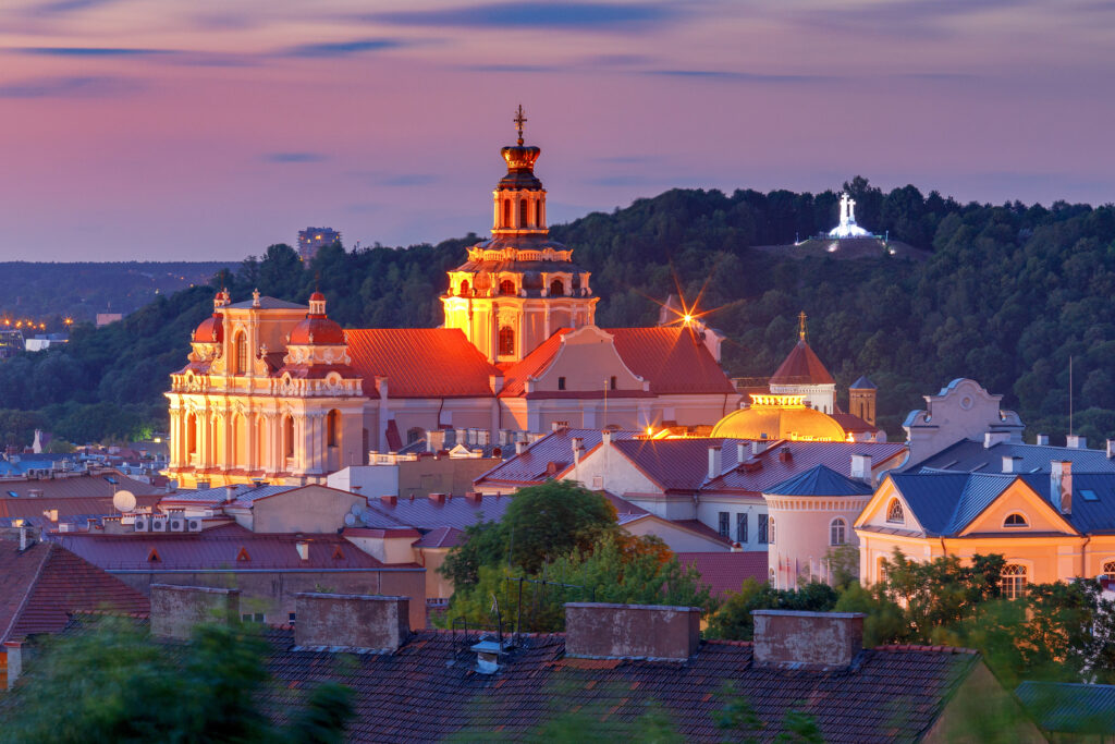 Vue sur Vilnius de nuit