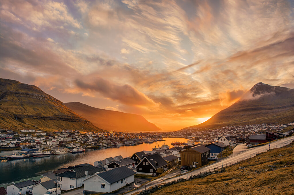 Lever de soleil à Klaksvík 