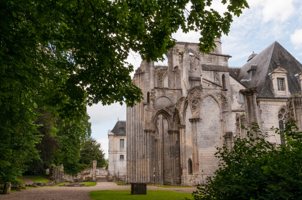 Les ruines de l'Abbaye de Fontenelle à Saint-Wandrille 