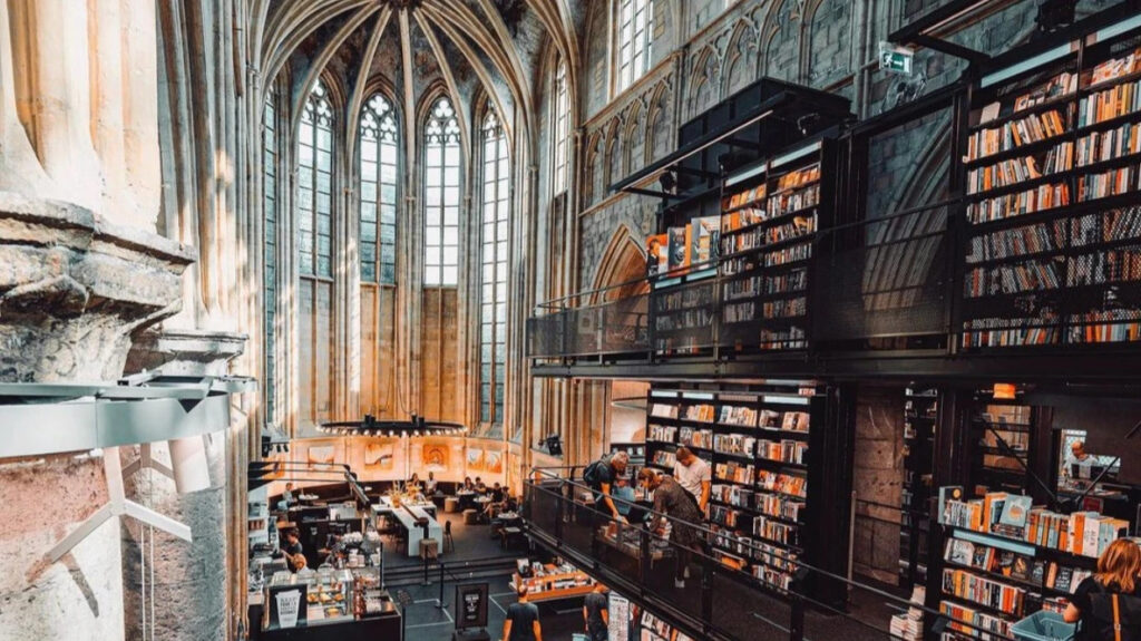 Que faire à Maastricht ? 
 Découvrir la librairie dominicaine (Boekhandel Dominicanen)