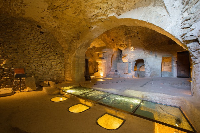 Que faire à Gordes ? Explorer les Caves du Palais Saint-Firmin