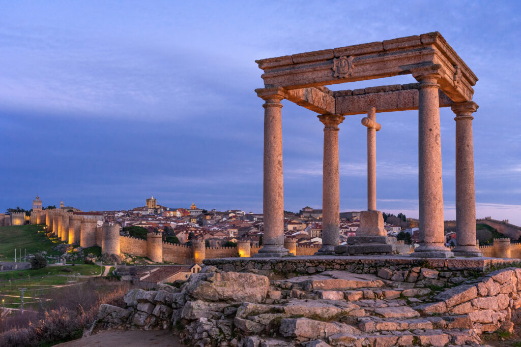 Que faire à Avila ? Profiter d'une des plus belles vue sur la ville depuis Cuatro Postes
