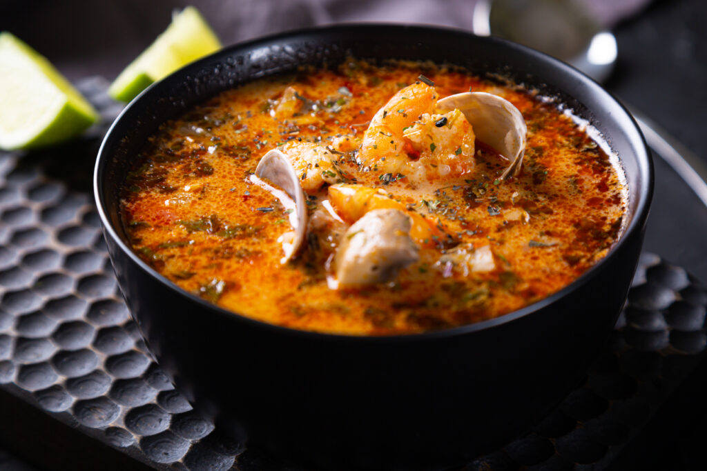 Tom yum soup, une des spécialités culinaires iconique de thaïlande