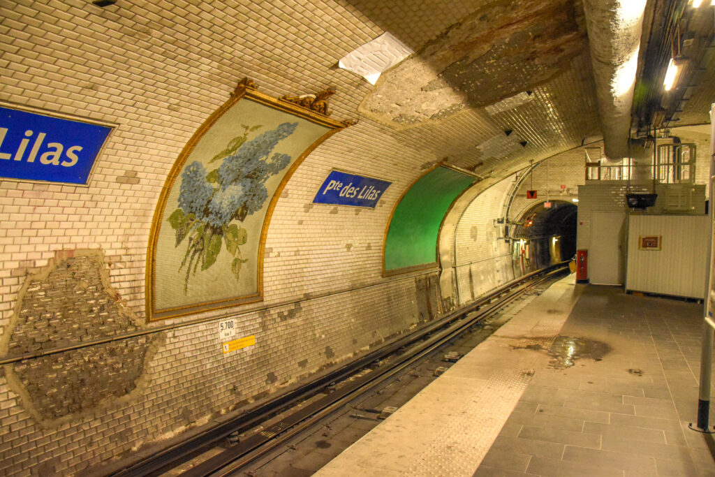 Porte des Lilas est sans doute la plus célèbre des stations fantômes du métro parisien