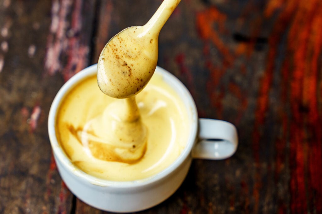 café œuf une des spécialités culinaires vietnamiennes destinées au coffee lover