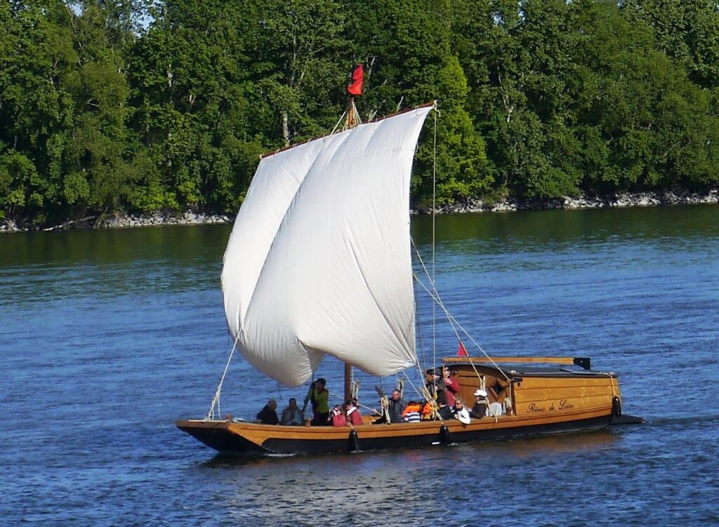 Faire une balade sur la Loire en bateau traditionnel