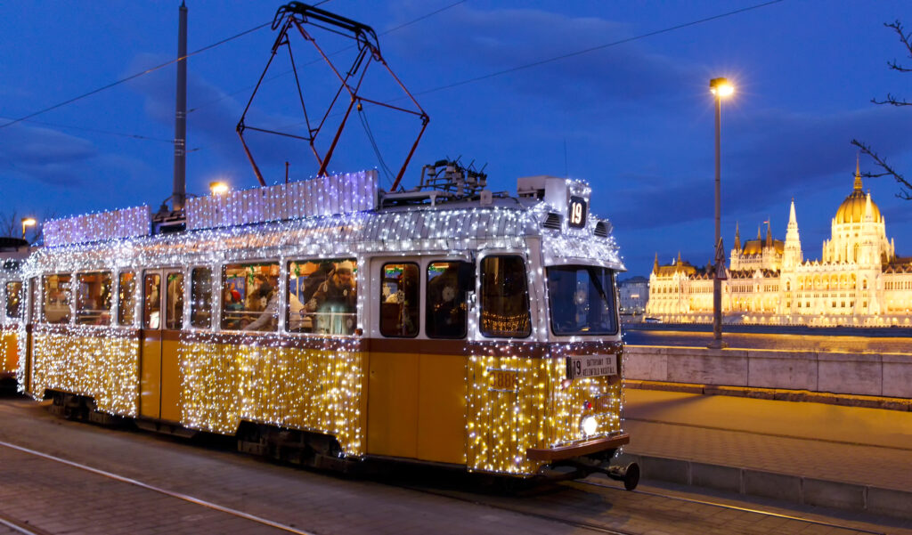 Visiter la ville en tramway de Noël