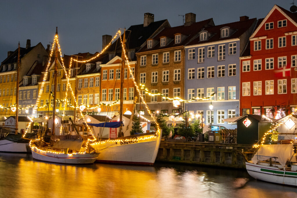 Décorations de Noël le long du canal de Nyhavn
