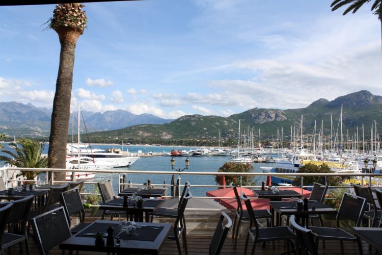 Balcon au-dessus du port de plaisance de Calvi. - © Xavier BONNIN