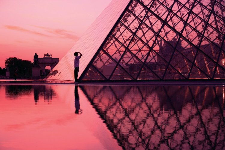La pyramide du Louvre, de Leoh Ming Pei - © Sylvain SONNET