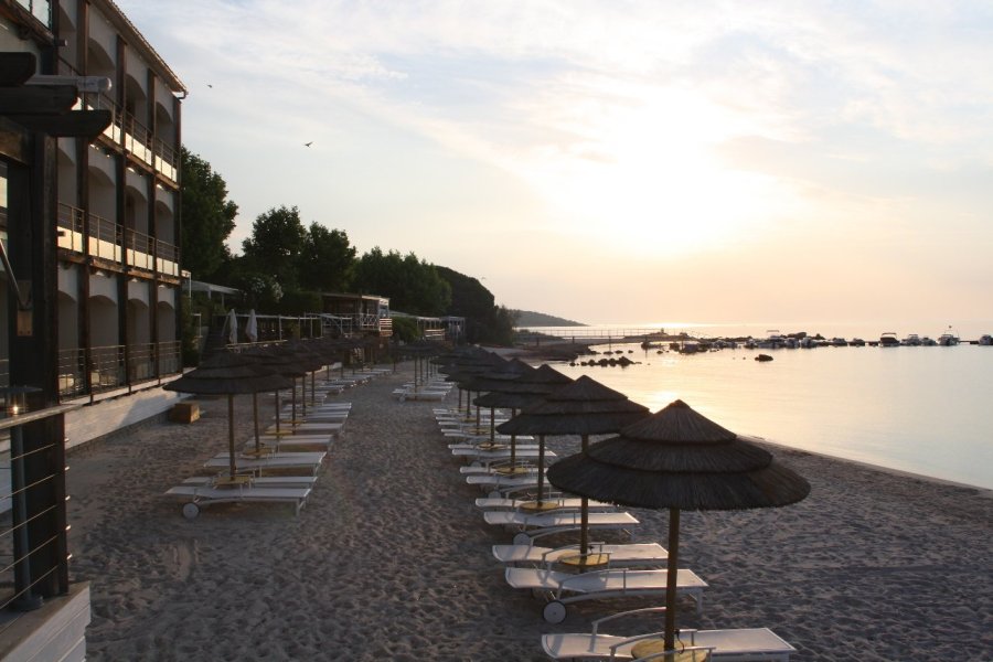 Sur la plage du village marin de Pinarello