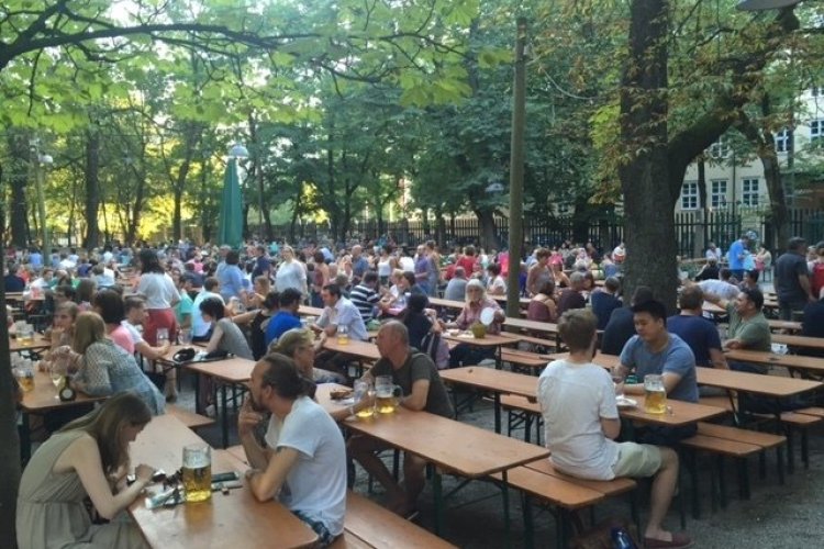 Biergarten - © Saliha HADJ-DJILANI