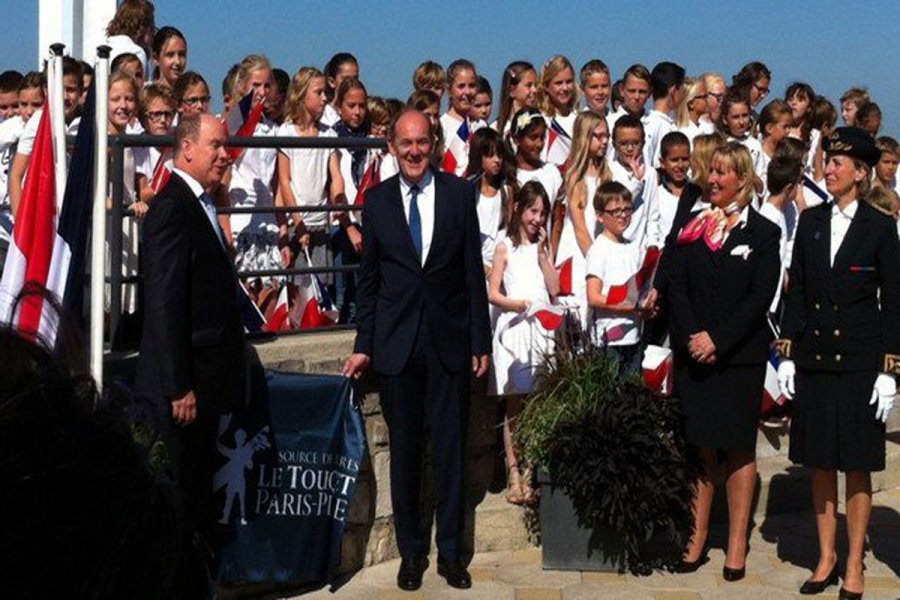 Albert II a inauguré la « promenade des princes de Monaco » avec le député-maire du Touquet Daniel Fasquelle