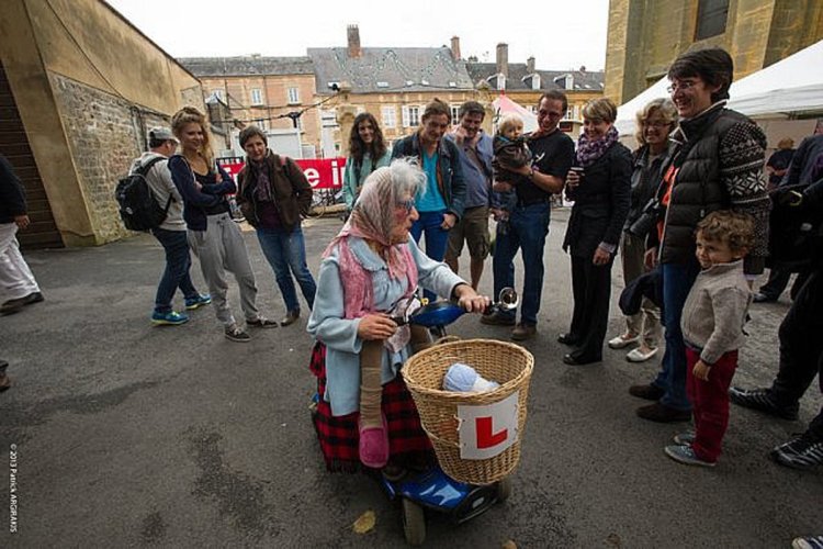 Tous les 2 ans, Charleville-Mézières accueille cet évènement mondial de ces arts parmi les plus créatifs de la scène contemporaine. - © festival-marionnette.com