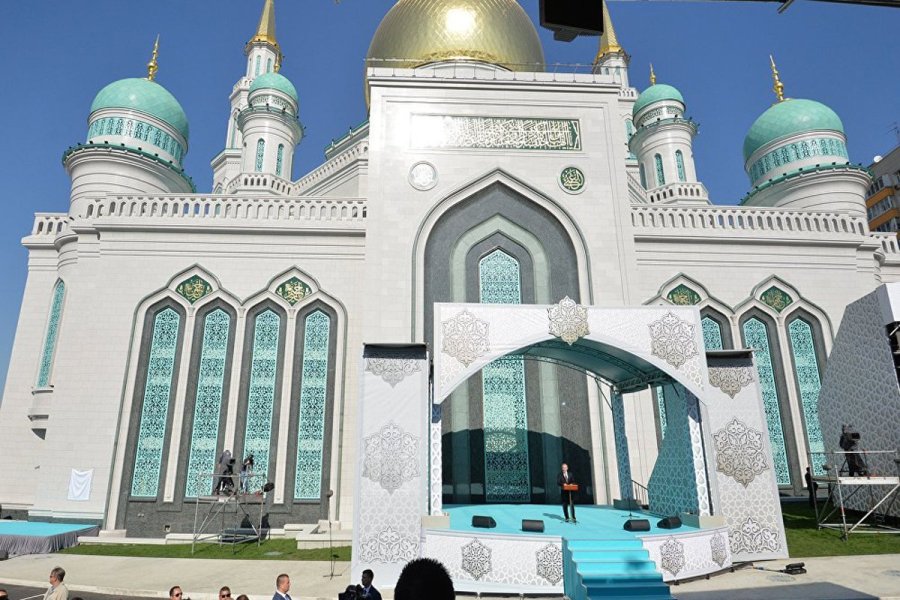 La plus grande mosquée d'Europe se trouve à...