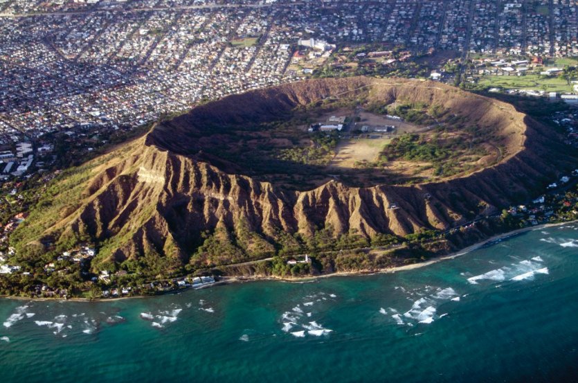 Diamond Head crater. - © Nancy Nehring - iStockphoto